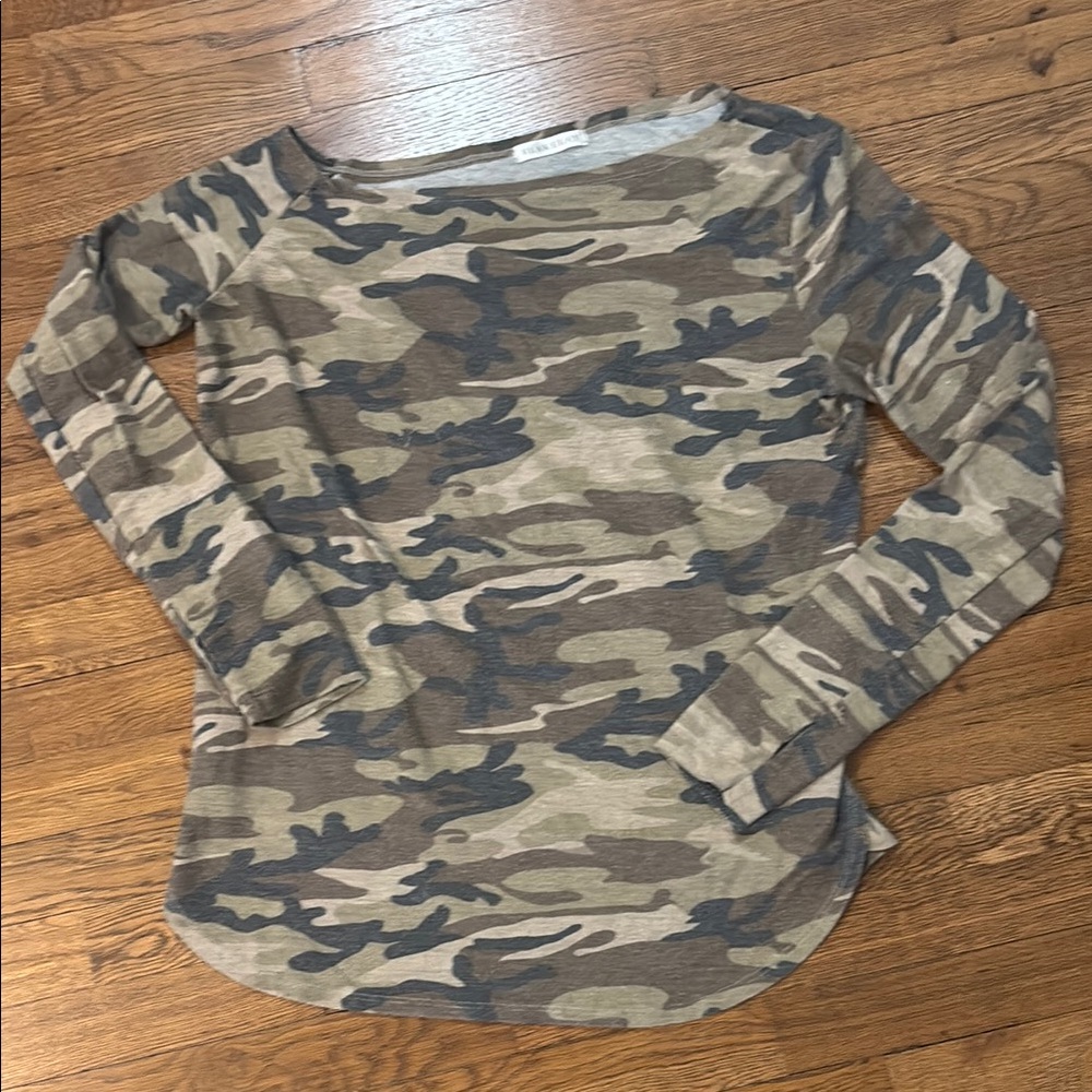 BLAKELEY Camouflage Long Sleeve Women’s Top, Size L/XL